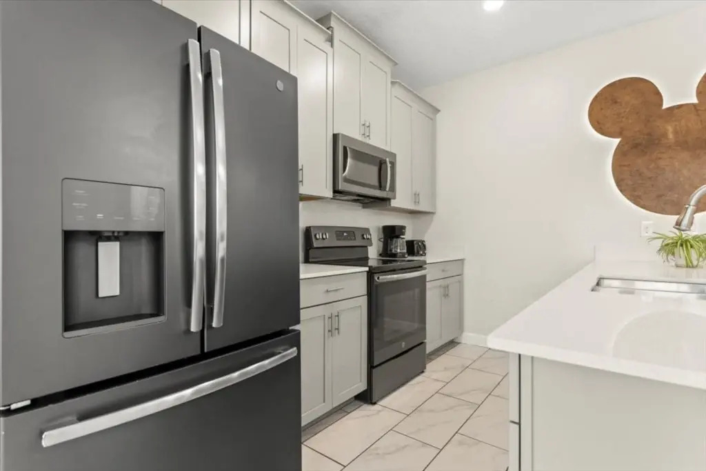 5 Bedroom 4 Bathroom Storey Lake 5007 Wa