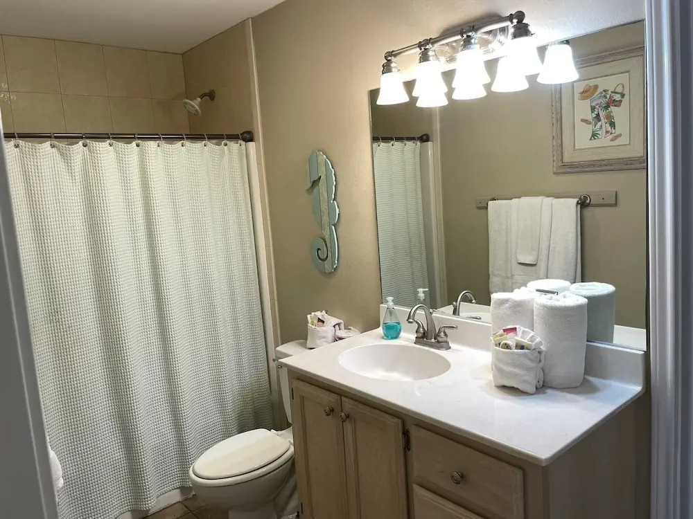 126 E Pike 4 Bedroom Home by RedAwning