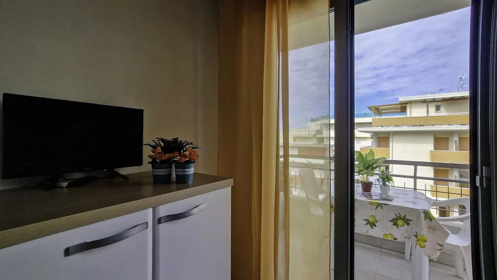 Modern Flat With Terrace Near the Sea-beahost
