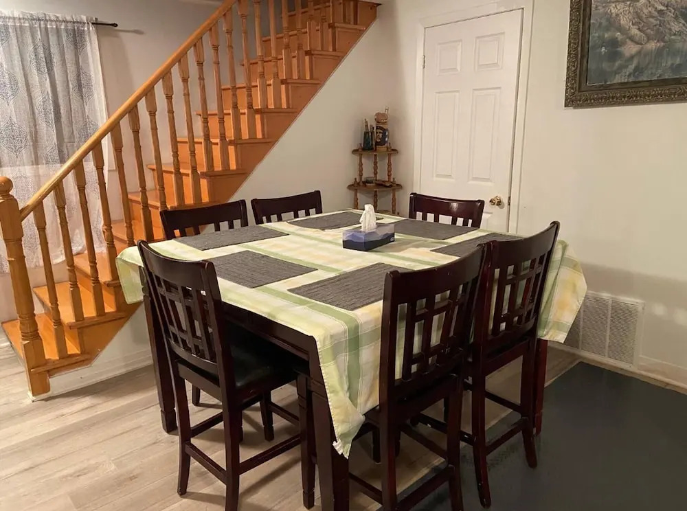 5 Bedroom Cottage at Rice Lake!