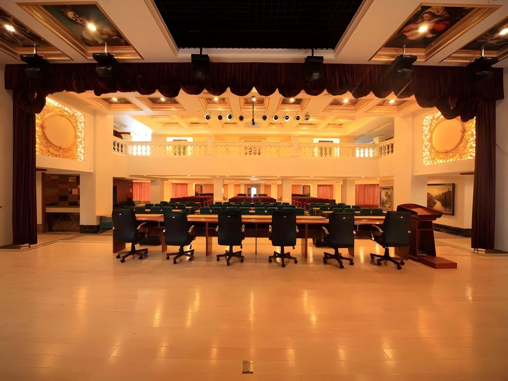 Xinglong Old Banyan Hotel