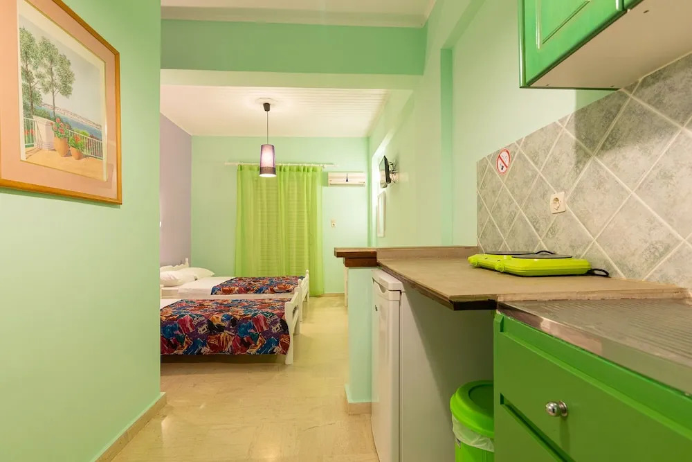 Ni-Mar Studios & Apartments