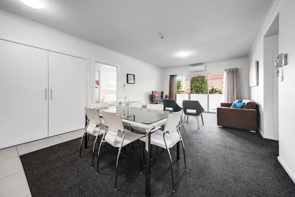 Spacious 2-bed Conveniently by Lake Tuggeranong