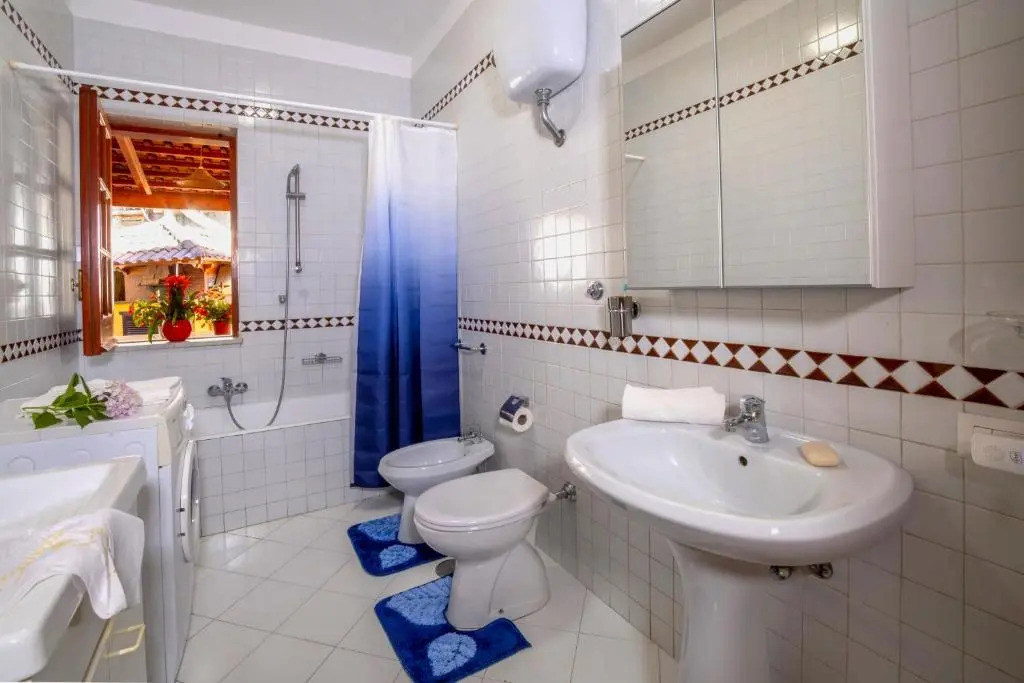 VILLA LA NATURA x6 WITH GARDEN AND FREE PRIVATE PARKING