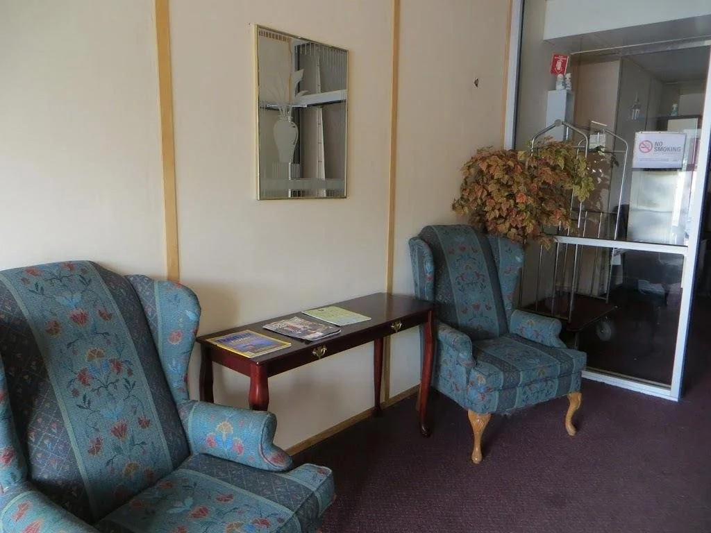 Bluffs Inn & Suites