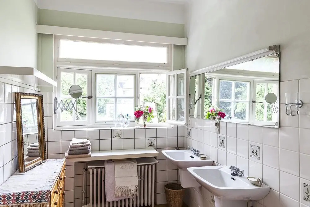 Guest House With Beautiful Garden