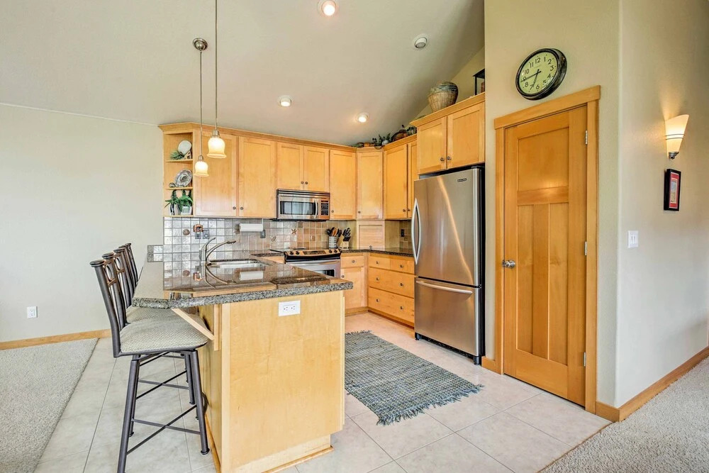 Spacious Family Townhome: Walk to Beach & Downtown