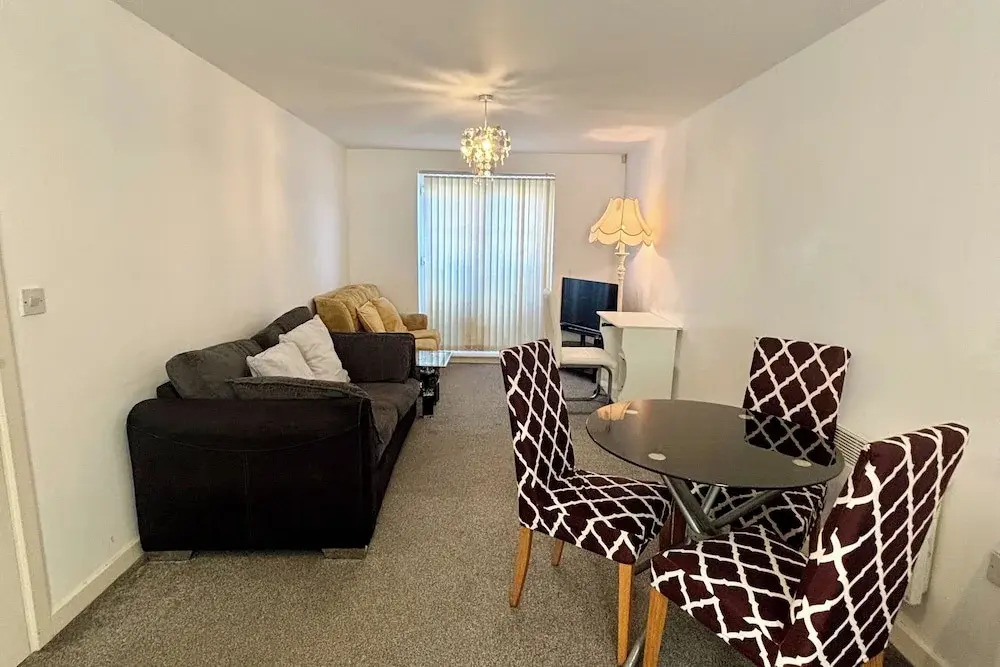 2 Bed Wolverhampton Apartment-sleeps 5