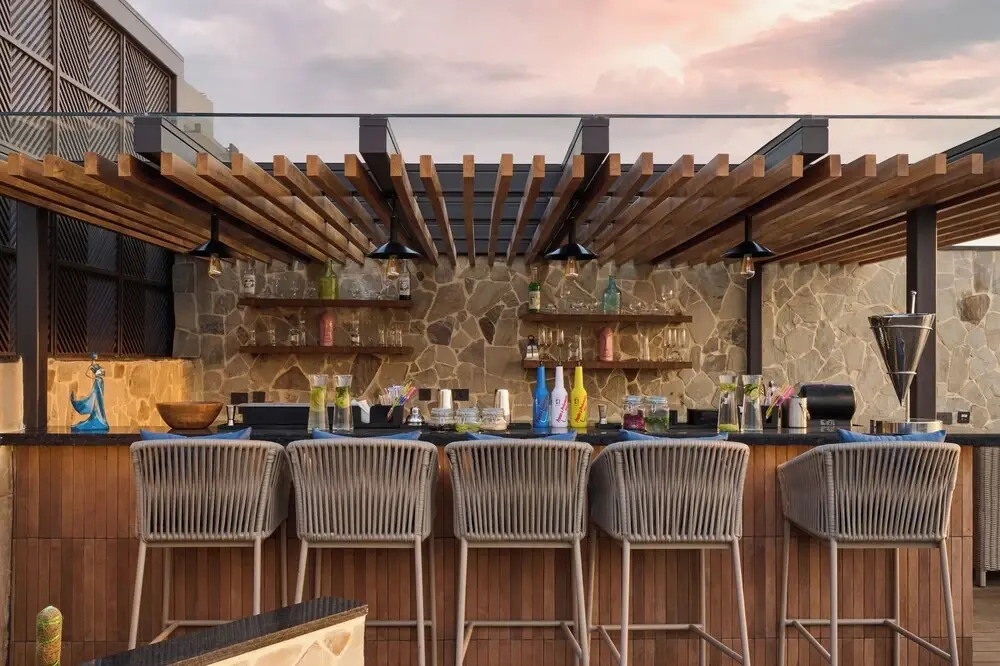 Iris Sarovar Portico