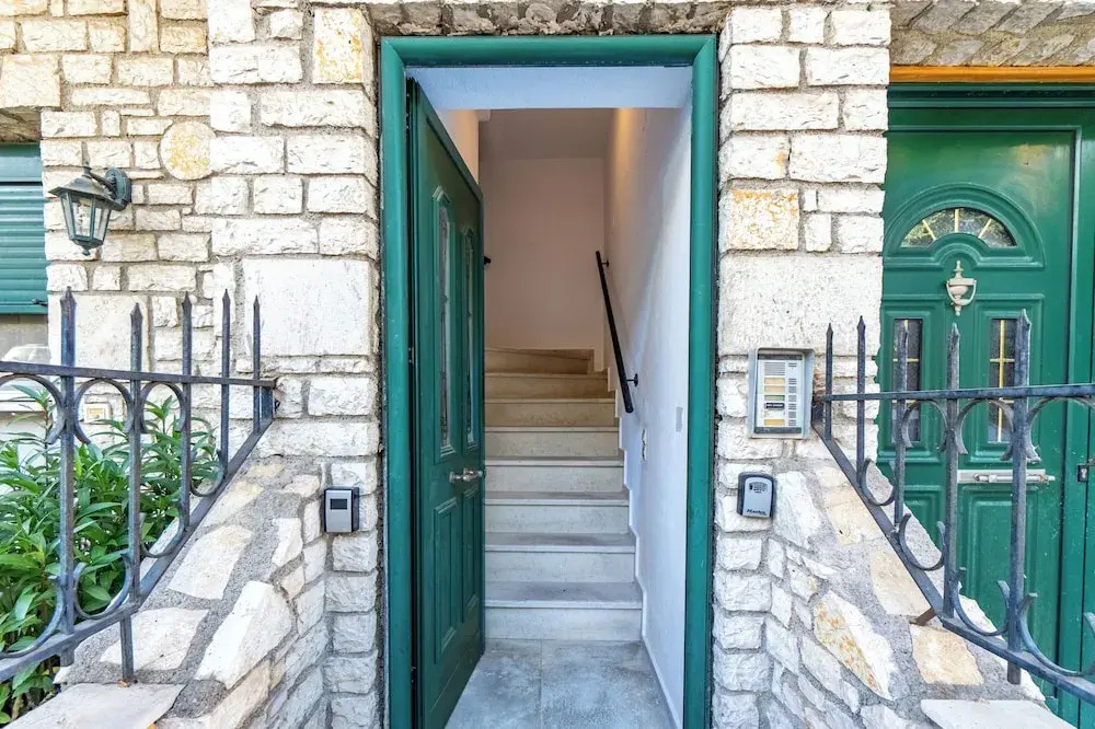 Seaview Portside apartment