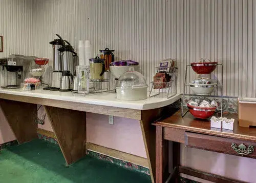 Broadbent Inn and Suites
