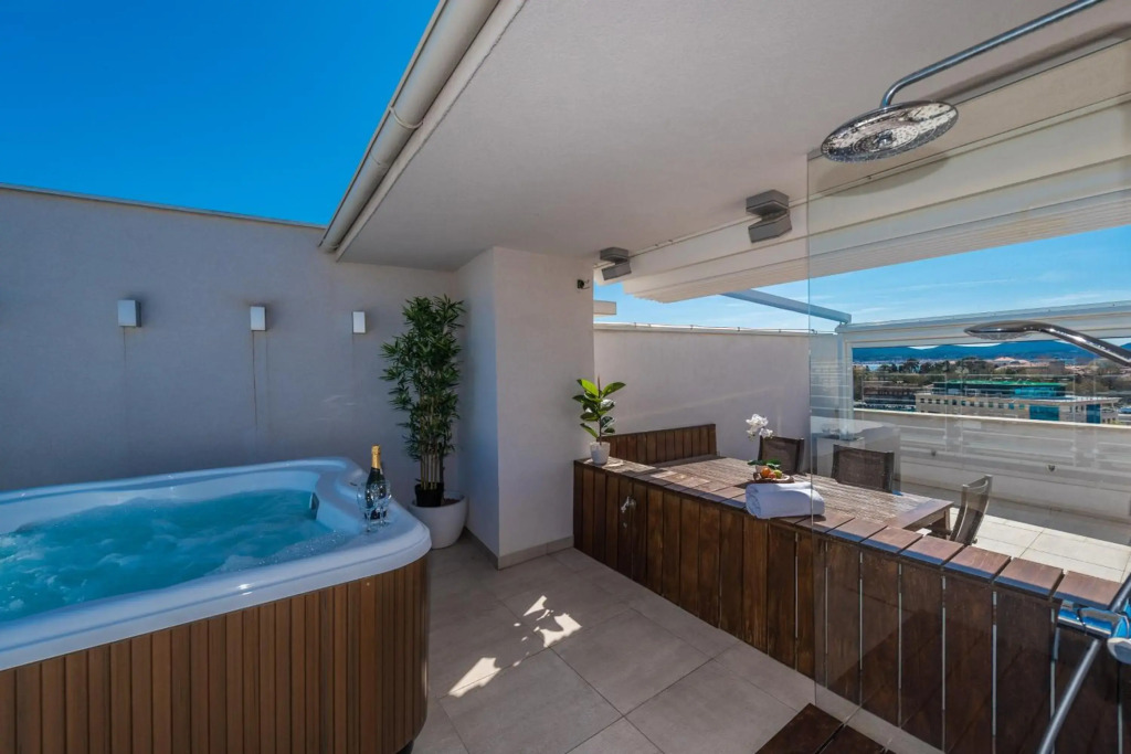 Penthouse with roof terrace