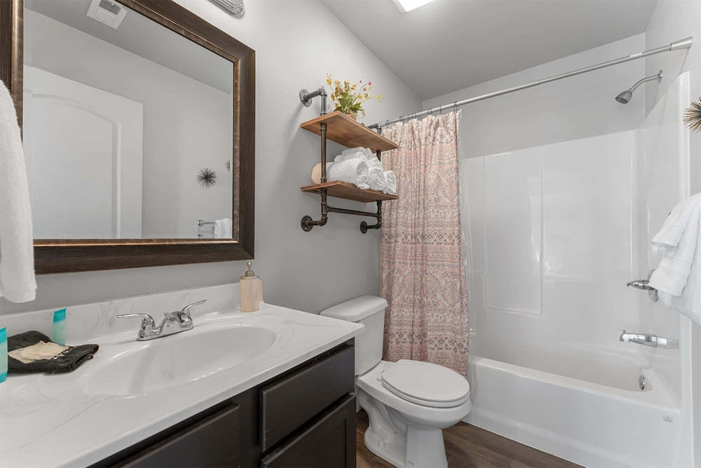 Trolly Inn Hot Tub, Walkable