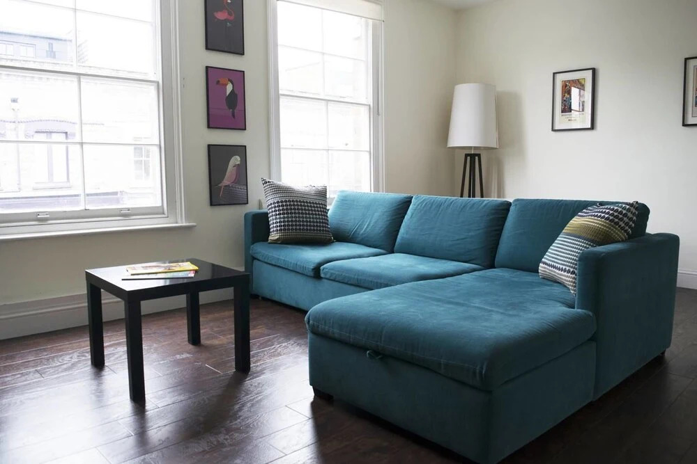 Trendy 2BR Home in Heart of Chiswick, 4 Guests!