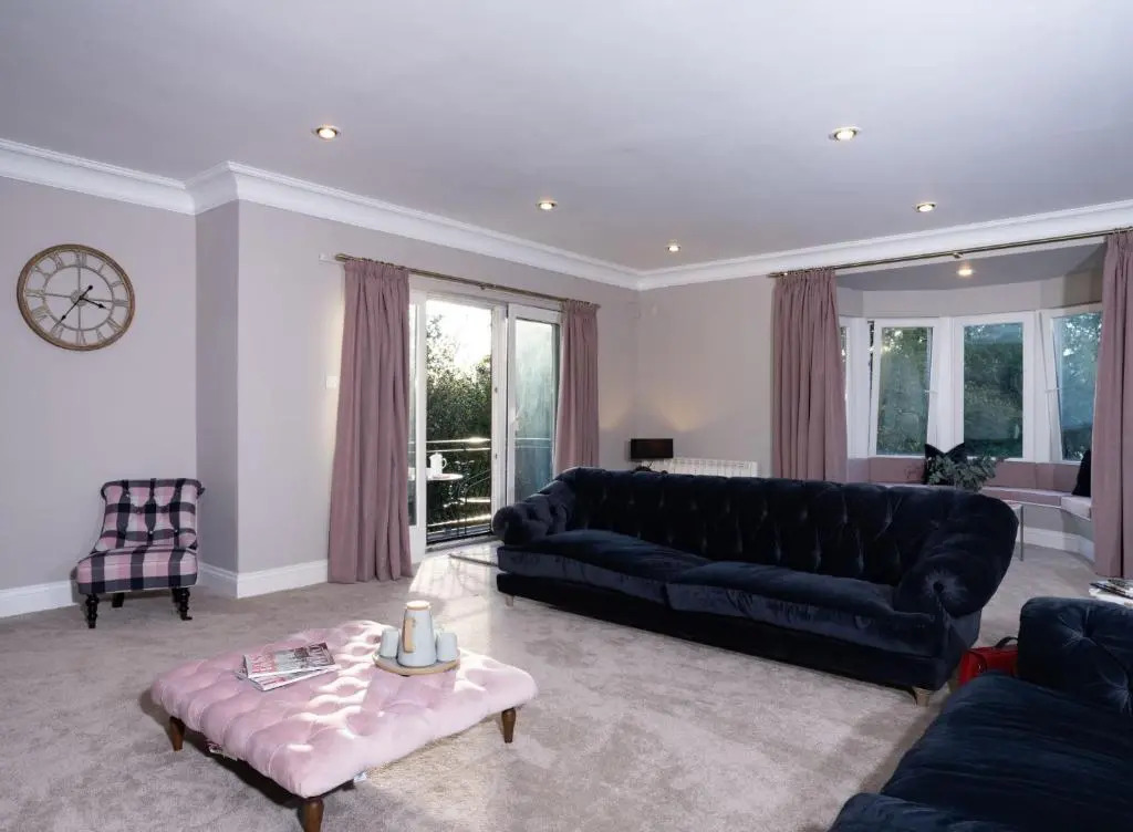 Brand New - Contemporary - 2 Bedroom - 2 Bathroom - Spacious Apartment - Lake Views