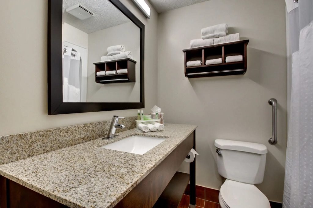 Holiday Inn Express Marshfield - Springfield Area by IHG