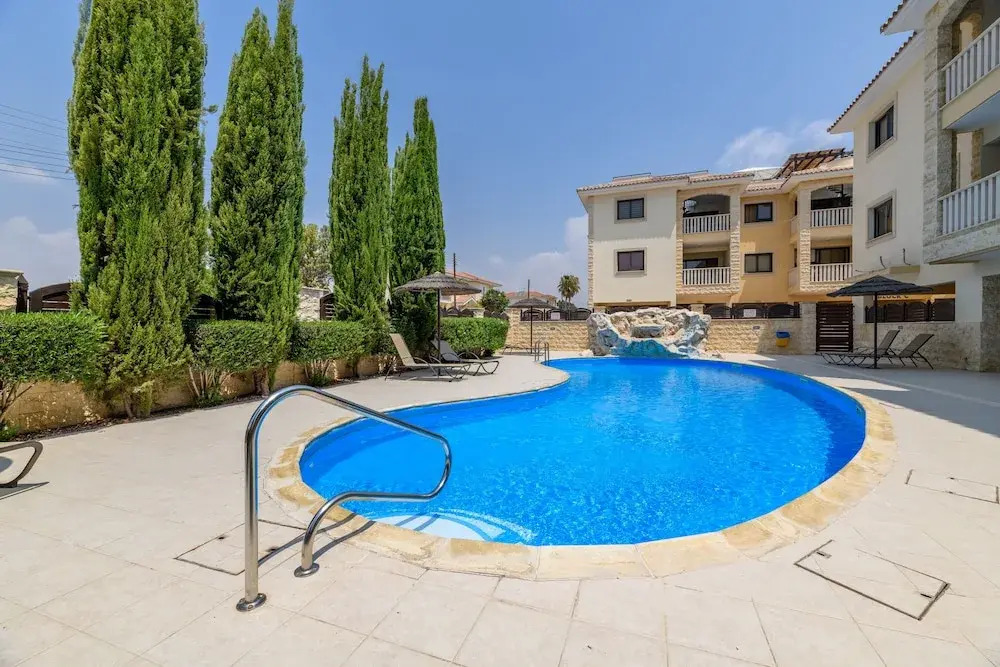 Private Roof Top Terrace Overlooking Pool in Pyla