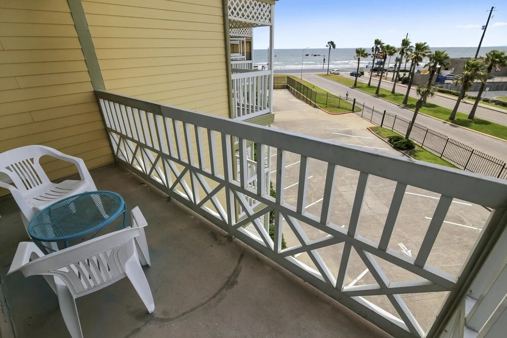 Victorian 9318-Kiwi Flip Flop - 1 Br Condo