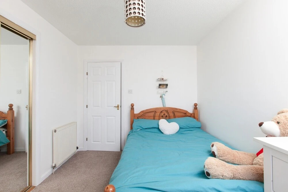Ideal Fringe Base: Great Value + Free Parking!