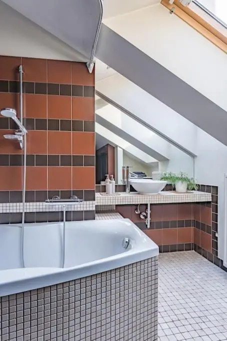 New! Old town apt next to St Annes