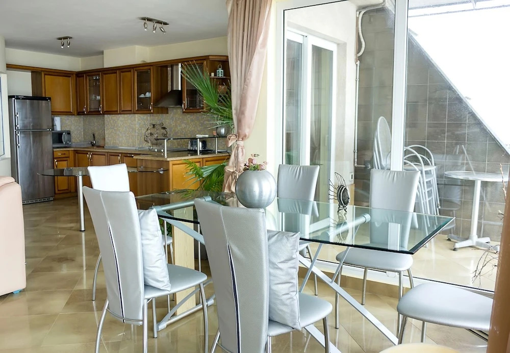 FM Deluxe 2-BDR Apartment - Varna Port