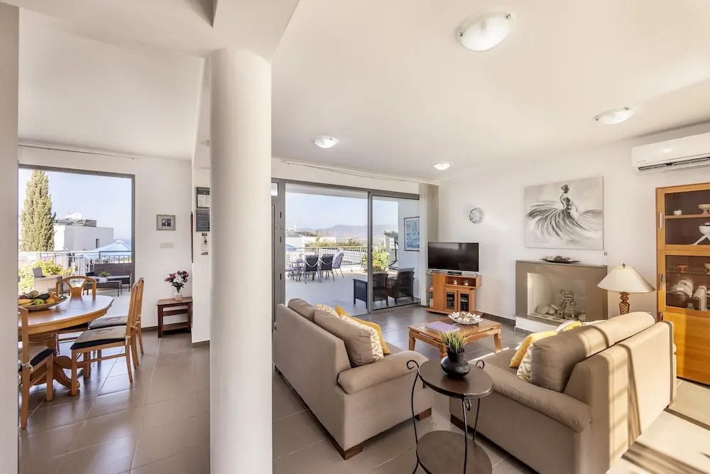 Lenias Sea View Villa