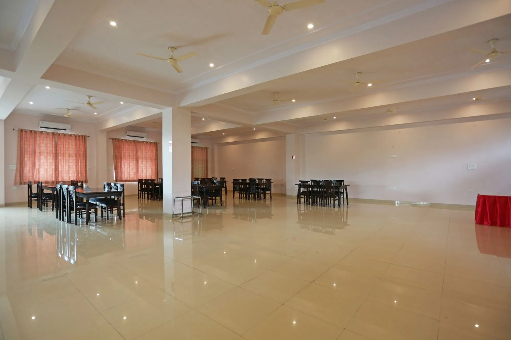 OYO 8425 Hotel Shiv Palace