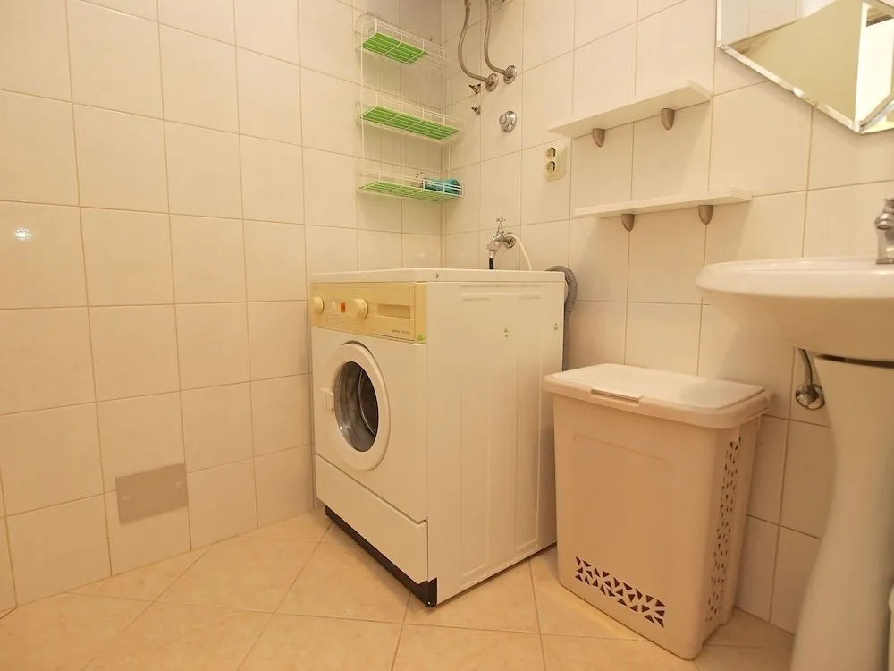 Apartment 21