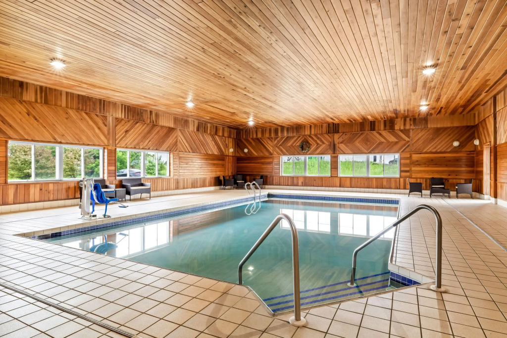 Super 8 by Wyndham Osseo WI