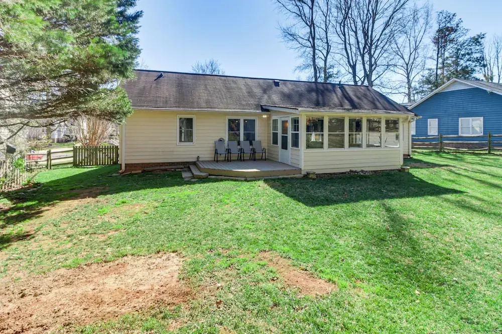 Lovely Charlotte Home w/ Yard: 9 Mi to Uptown!