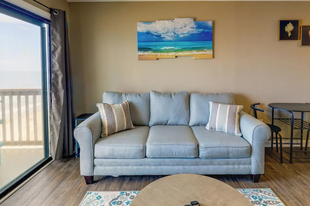 North Topsail Beach Vacation Rental w/ Balcony!