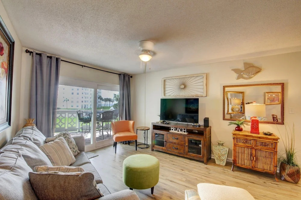 224 El Matador 1 Bedroom Condo by RedAwning
