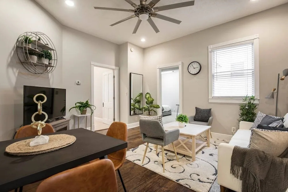 Gorgeous 3BR 2BA on Frankfort | by Cozysuites