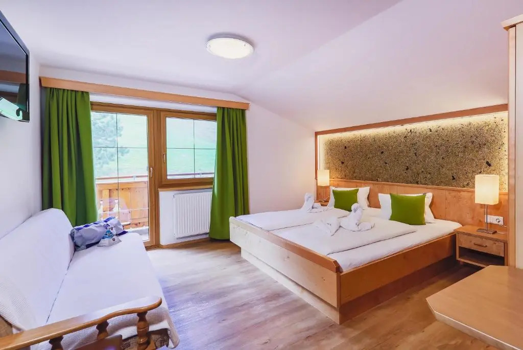 Panorama Hotel Guggenbichl - inkl Sommerkarte, einmaliger Eintritt ins Tauern Spa & bester Ausblick über Kaprun