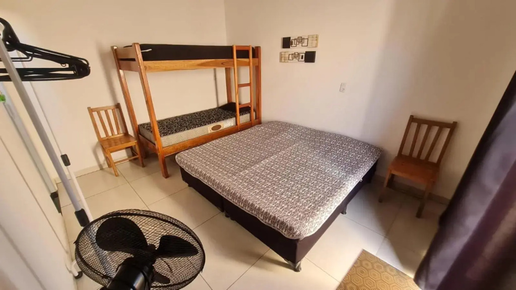 Casa c/ quartos separados + churrasqueira ampla.