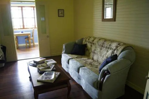 Feathers Home Stay