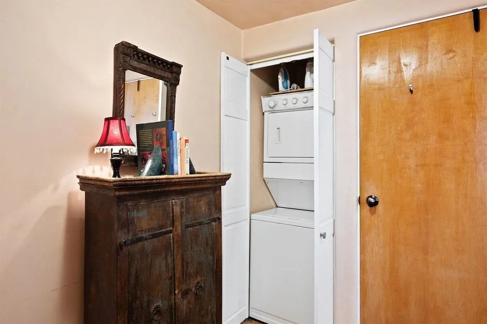 Casita de las Aves - Unbeatable Location, Spacious Yard