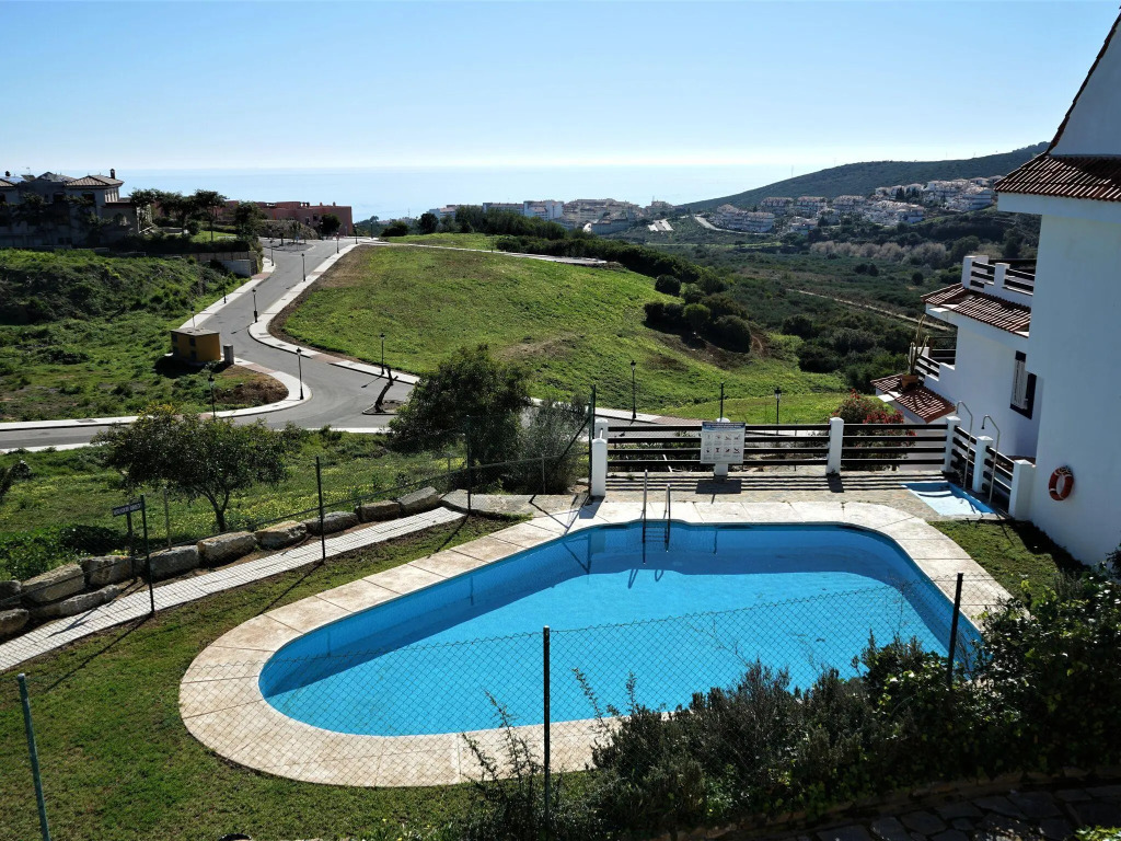 Charming Holiday Home Nearby Estepona With sea Views and Golf Opportunities