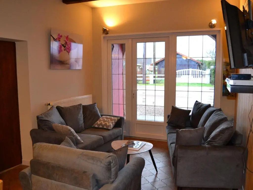 Gîte spacieux avec terrasse, 3 chambres, équipements bébé, à 16 km de Gérardmer - FR-1-589-23