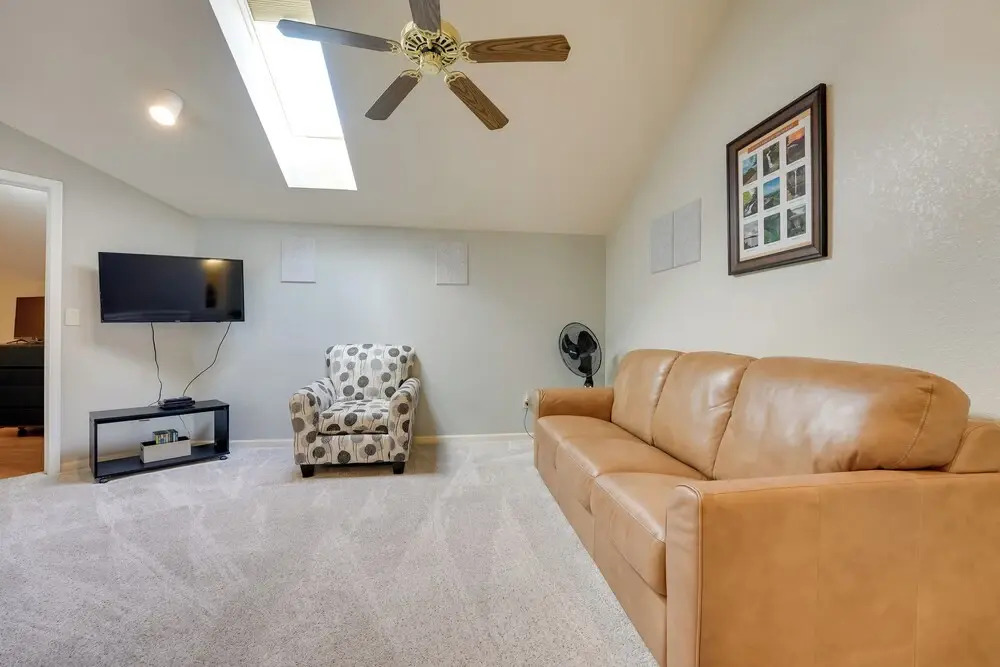 Indoor Pool Access: Golf Getaway Near 76 Strip!
