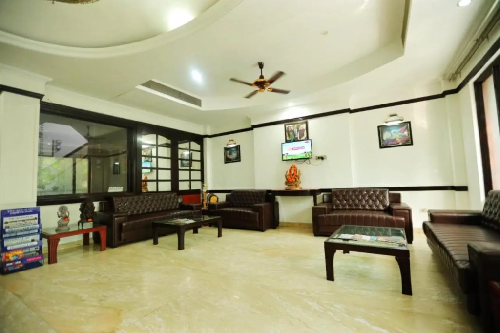 Hotel Panickers Residency - Near Ganga Ram & BLK Hospital - Karol Bagh