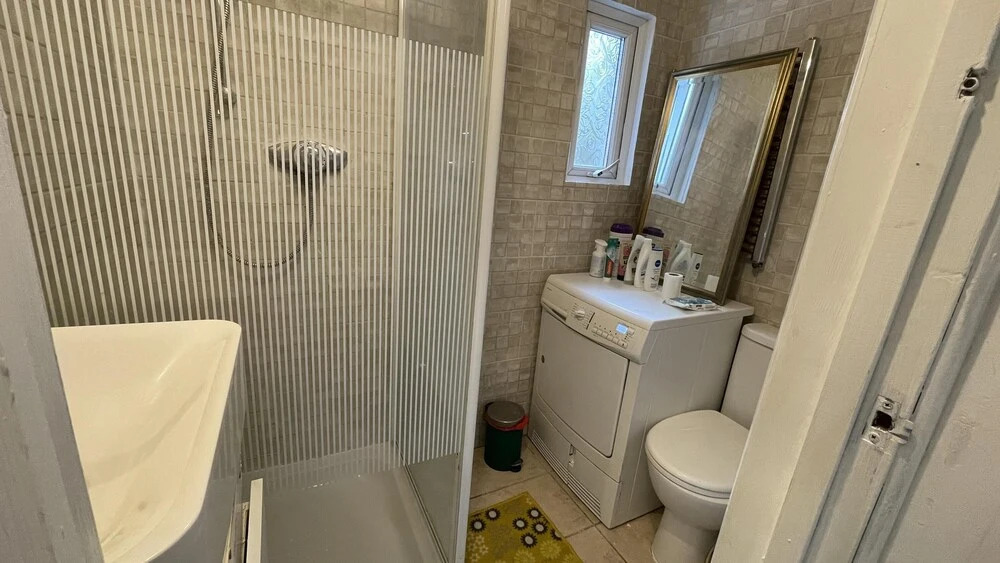 Lovely Flat Near Train Station and Central London