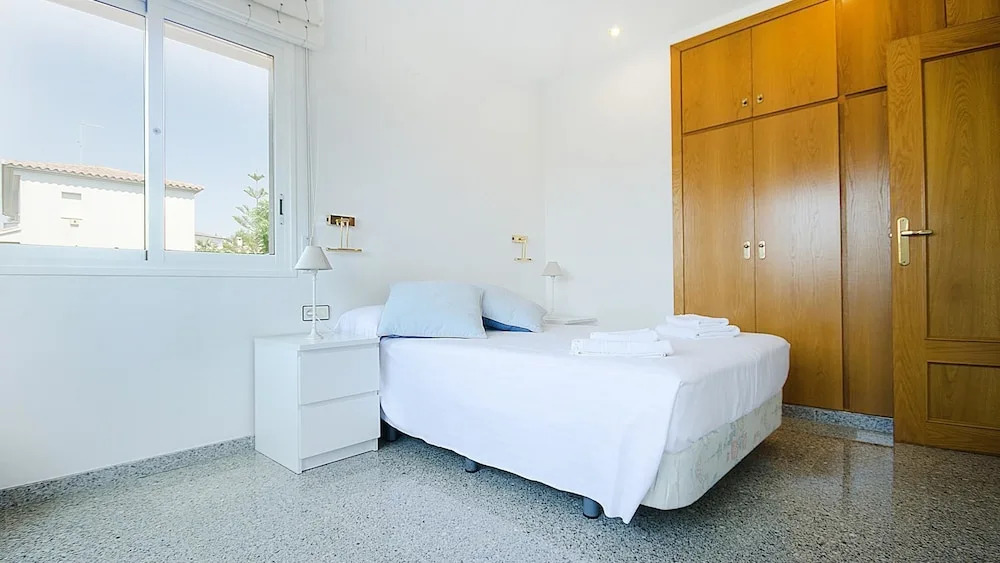 R11 Casa Blanca con gran jardin y piscina