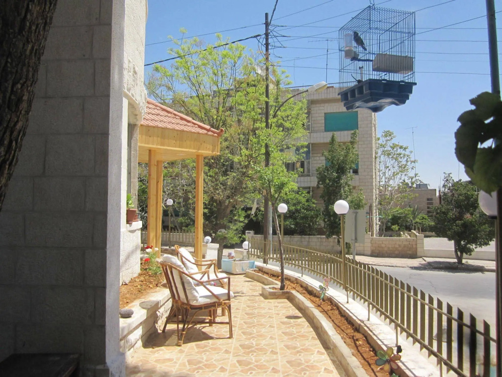 Caravan Hotel