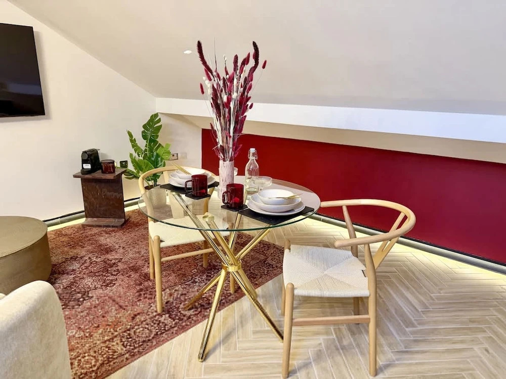 2 Boutique Apts Parisian Gold Bath BHM