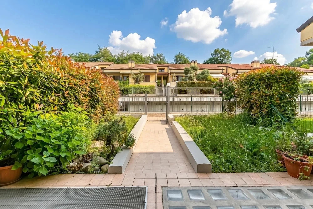 Juliette House: Shared Pool & Relax