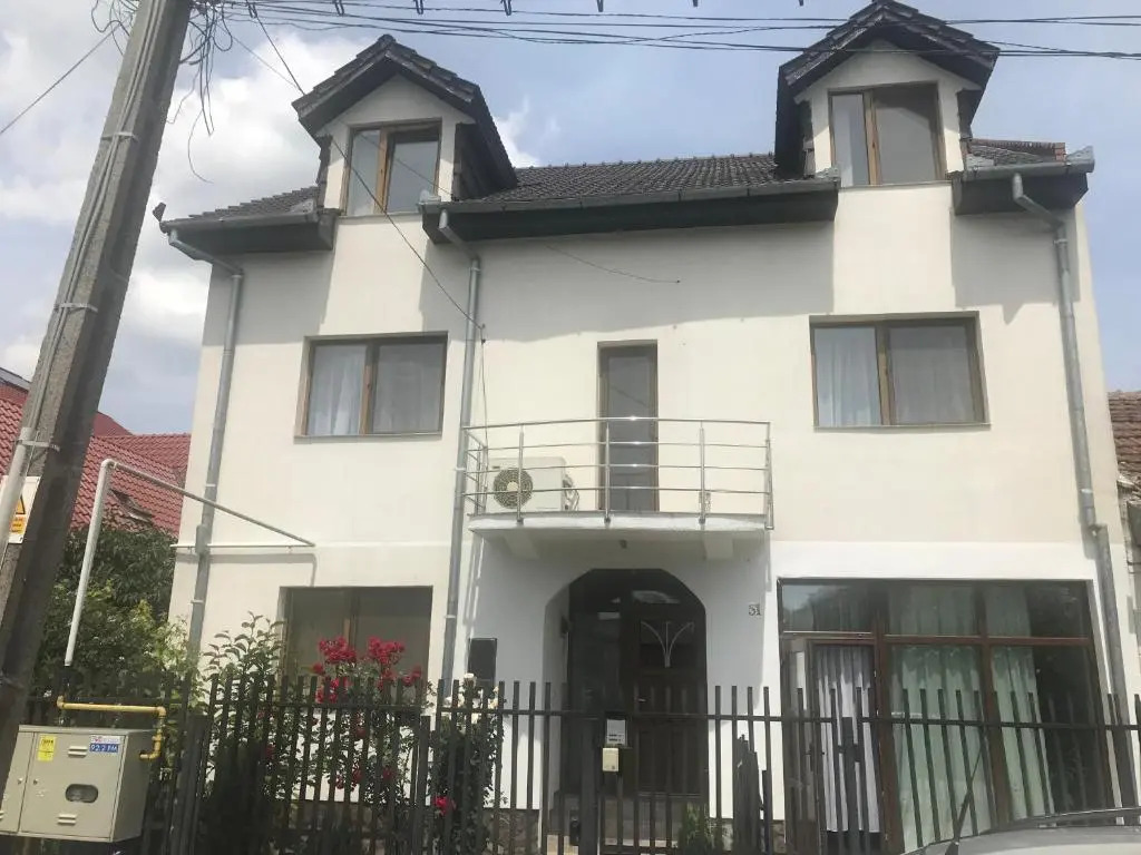 Spacious and cozy 3BD+Terrace Couples Apartment