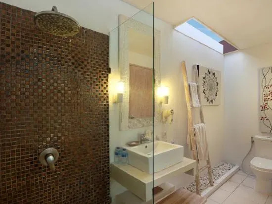 Best Location, 9 Bedr Pool Villa, Close To Beach