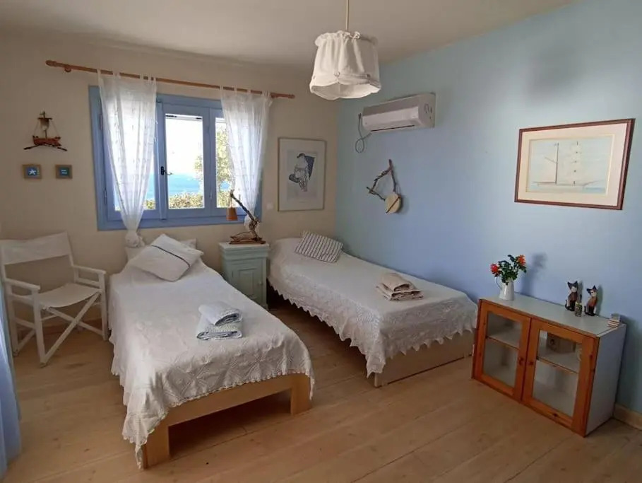 C & C _ Cycladic house with endless sea view