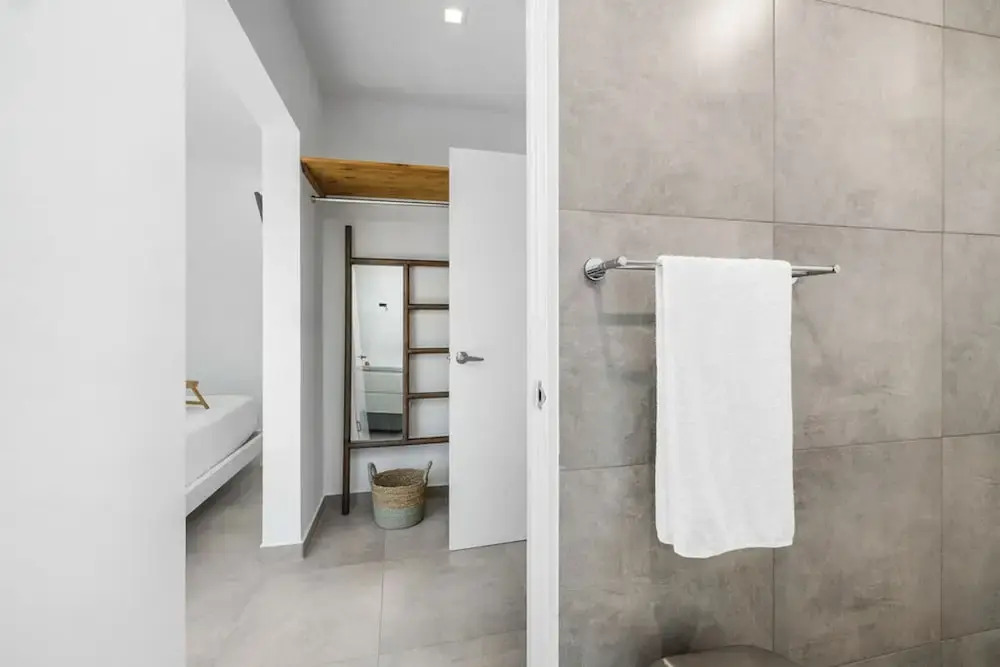 3BR 3BA Newly Built w Private Pool 5 min 2 Beach